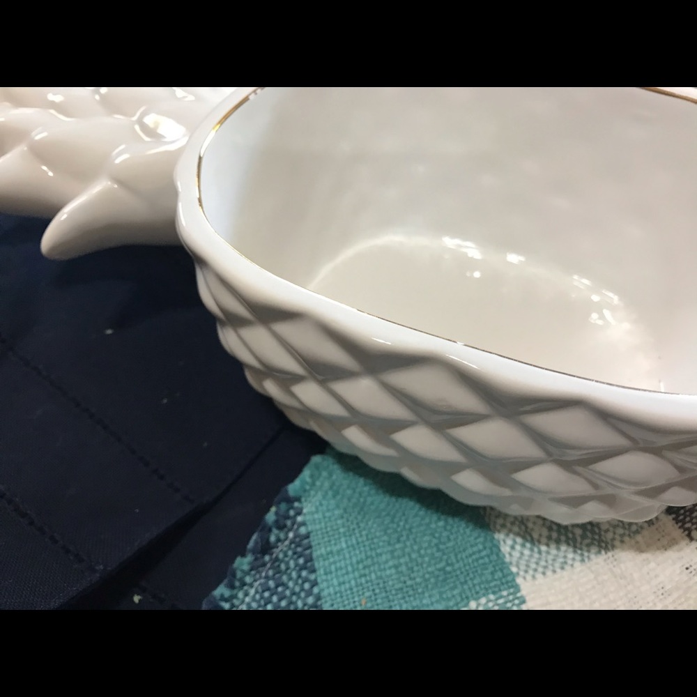 Pineapple Serving Bowls. Set of 2. White & Gold.